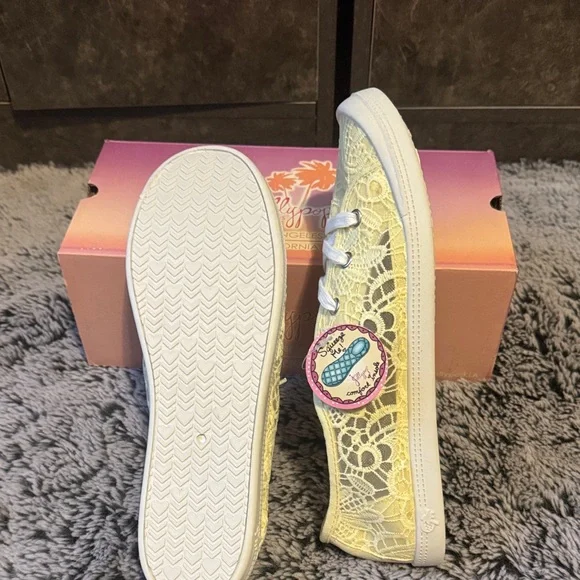 Jellypop Yellow Lace-Up Women's Sneakers - Picture 4 of 8